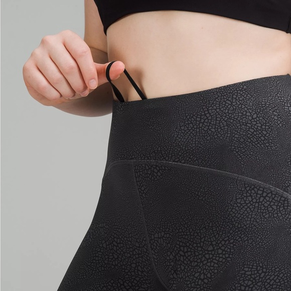 NWT Lululemon Power Thru HR Tight 25” size 2  Crackle Glaze Coal Black - Picture 2 of 2